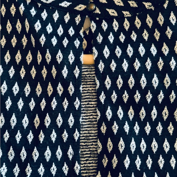 Exhilaration Black and Cream Sleeveless Dress - Picture 5 of 7